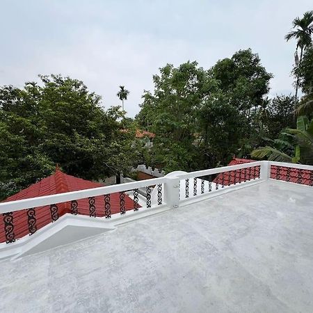 Kalarikkal House Villa Kochi Exterior photo